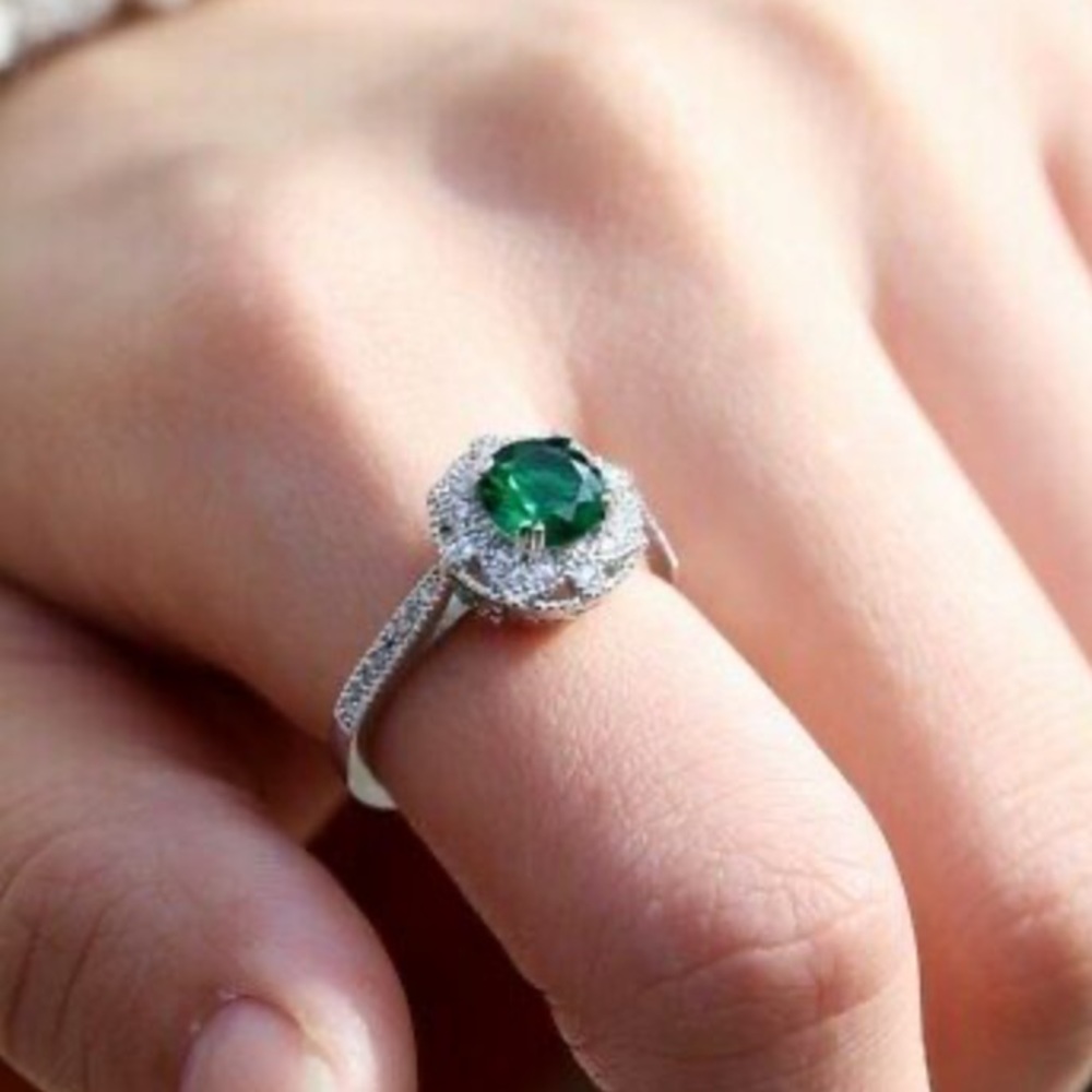 New 925 Sterling Silver emerald ring - Picture 2 of 6